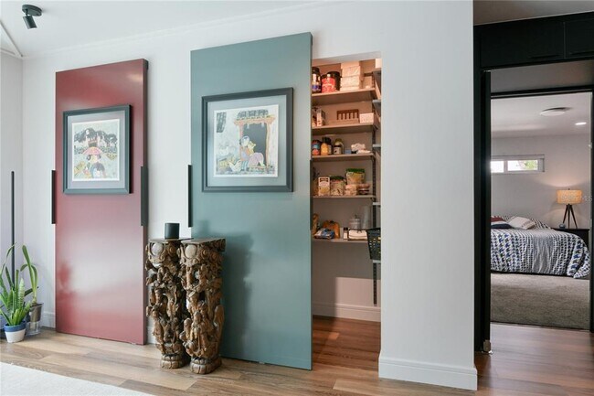 Building Photo - 1851 Royal Oak Pl E