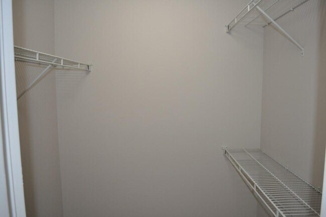 Building Photo - 940 Prestwyck Ct