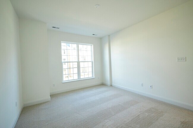 Building Photo - 13868 Randolph Pond Ln