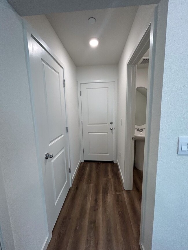 Building Photo - $500 MOVE IN SPECIAL OFF FIRST MONTHS RENT