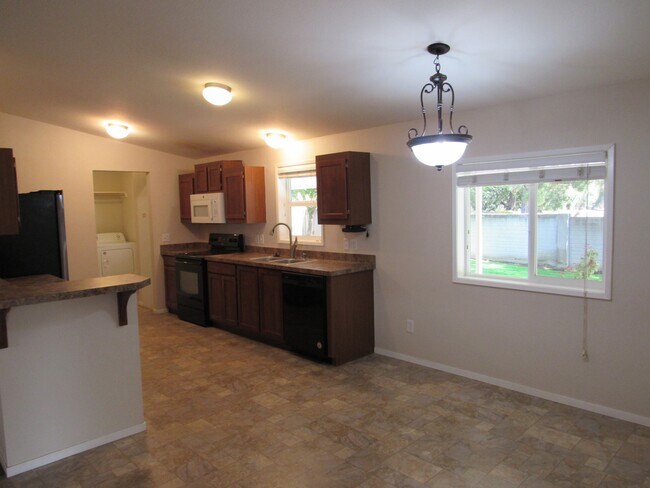 Building Photo - 14750 Cardoza Ct