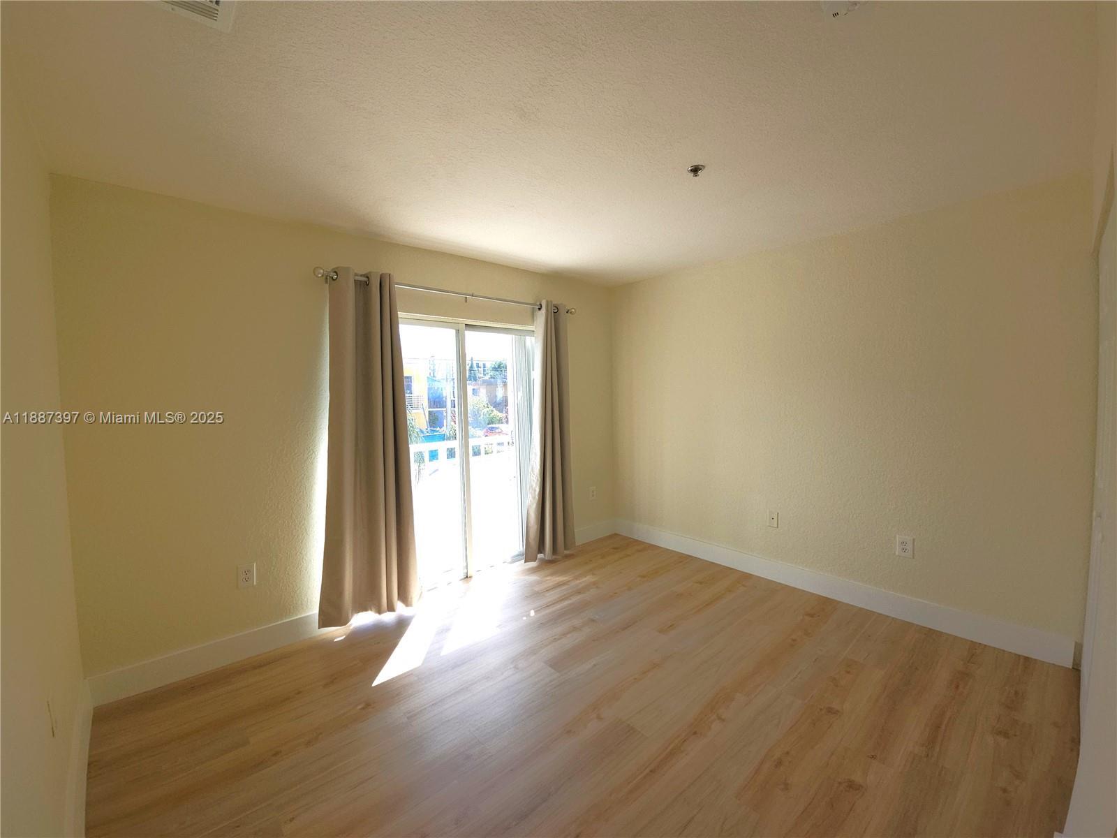 Building Photo - 437 SW 7th St