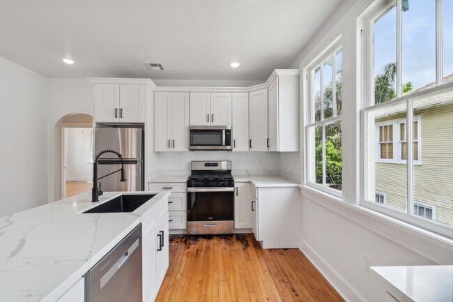 Building Photo - 2700-02 Soniat St