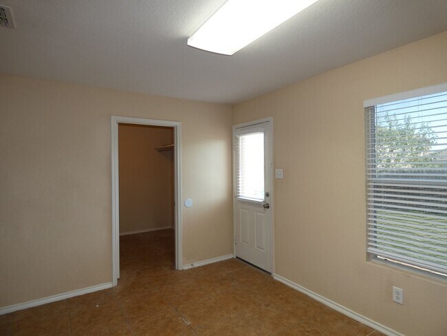 Building Photo - 652 Rosario Ln