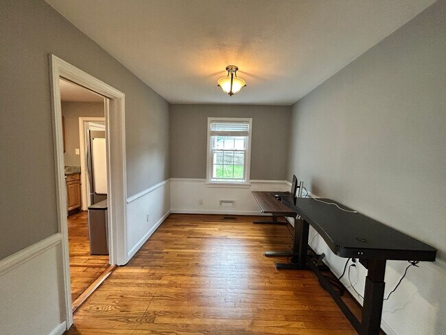 Building Photo - 1124 Bridle Ln