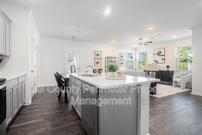 Building Photo - 607 Silver Moon Dr