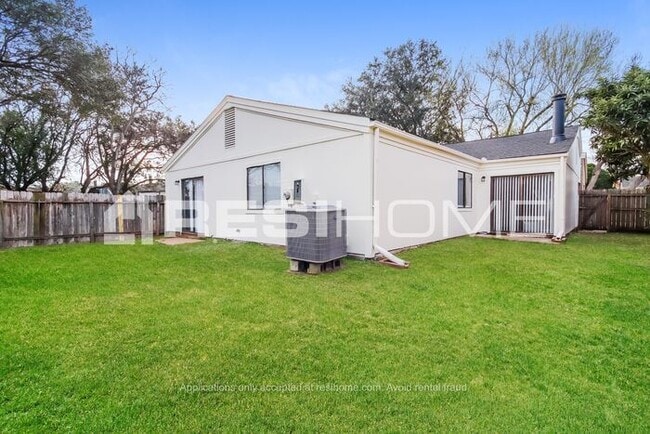 Building Photo - 6330 Dellfern Dr