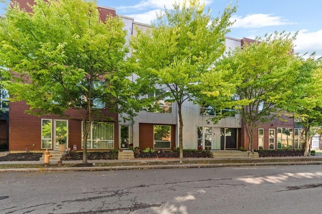 Building Photo - 801 N 6th St