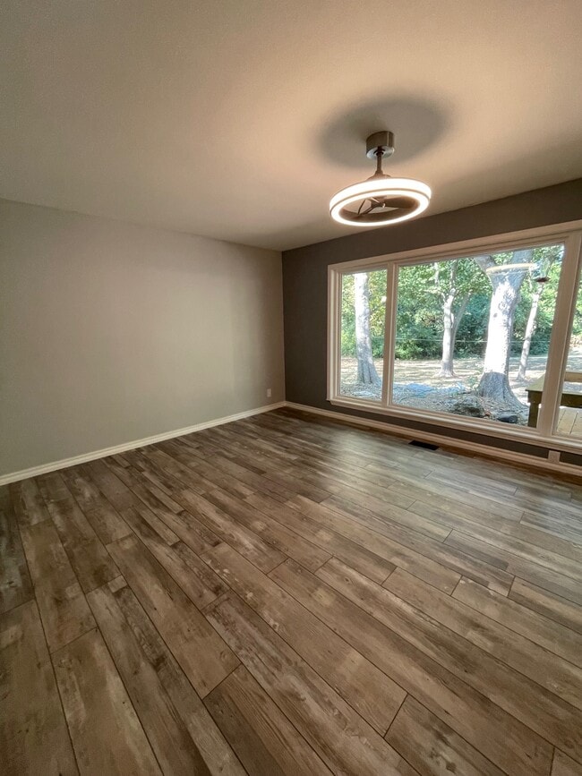 Building Photo - 106 Oak Hills Dr