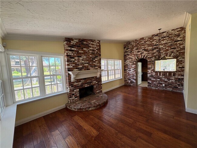 Building Photo - 2490 Michigan Dr