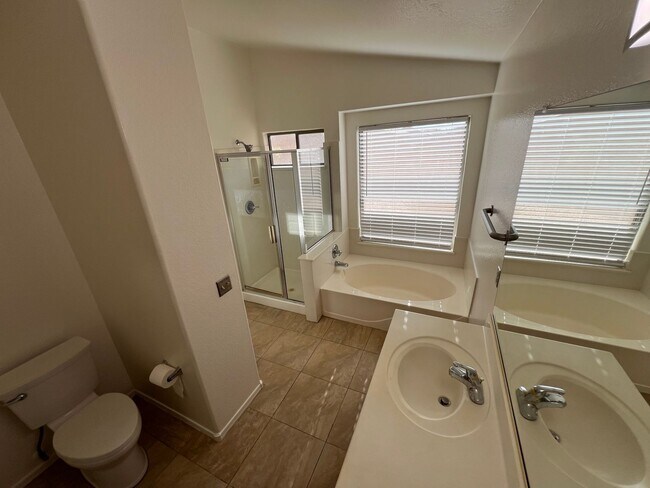 Building Photo - EXCELLENT Location!! This house is a three bedroom & two full baths