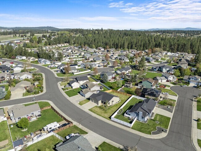 Building Photo - Colbert WA Rancher with Full basement for RENT!