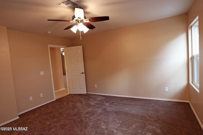 Building Photo - 727 W Buffalo Grass Dr