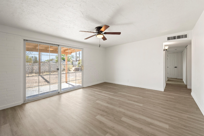 Building Photo - 3431 S Pantano Rd