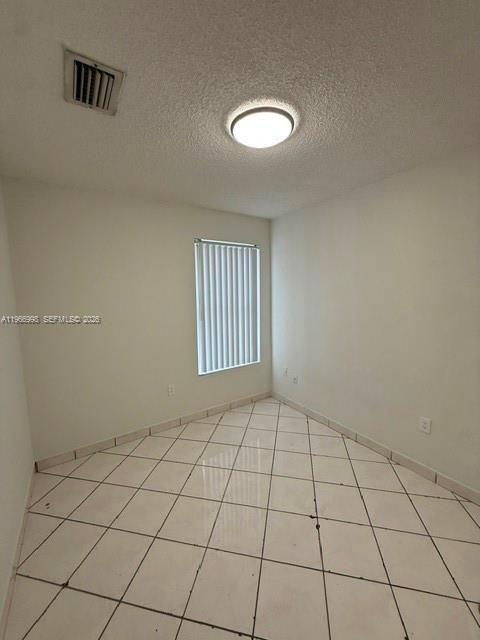 Building Photo - 660 W Park Dr