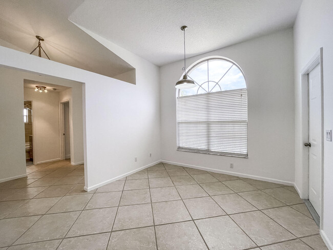 Building Photo - 252 Moccasin Trail W
