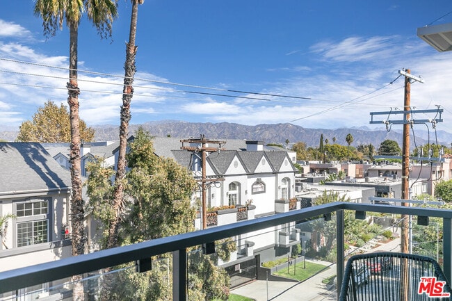 Building Photo - 10824 Blix St