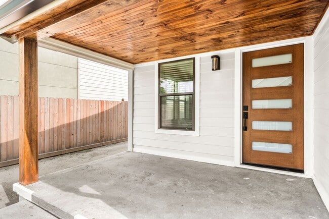 Building Photo - 803 E 29th St