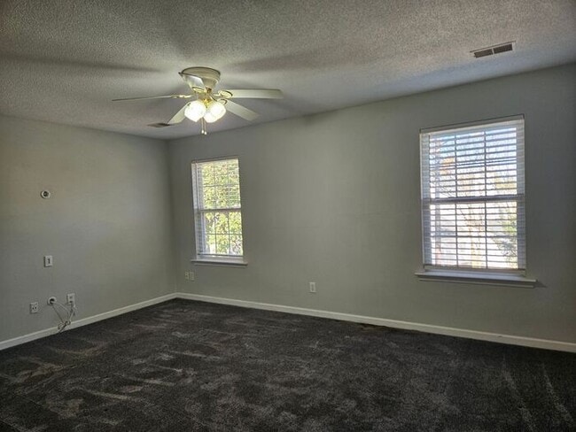 Building Photo - The Oaks at Lake Carolina