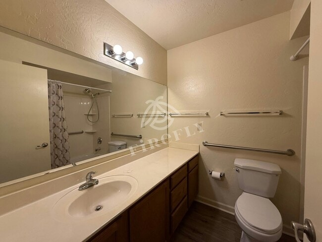 Building Photo - 1111 W Summit Pl