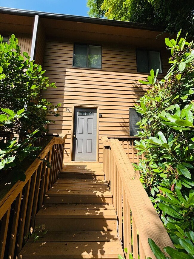 Building Photo - 953 Lora Ln