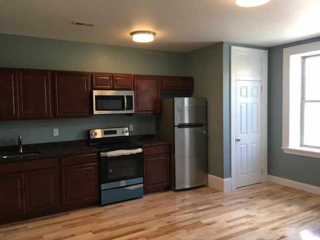 Building Photo - 2938 St Paul St