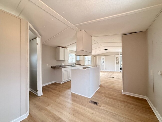 Building Photo - Open Concept 2 Bed, 2 Bath home FOR RENT in Laurel Lakes, NJ $1500