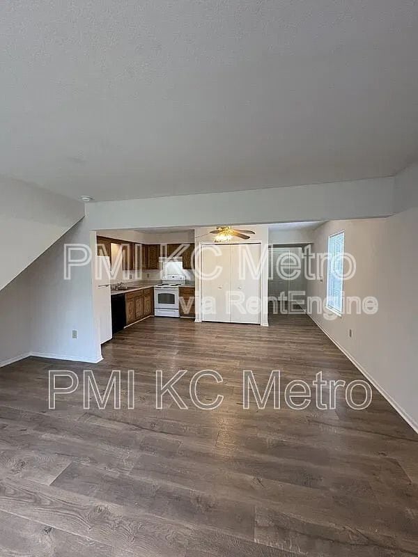 Primary Photo - 524 NE Churchill St