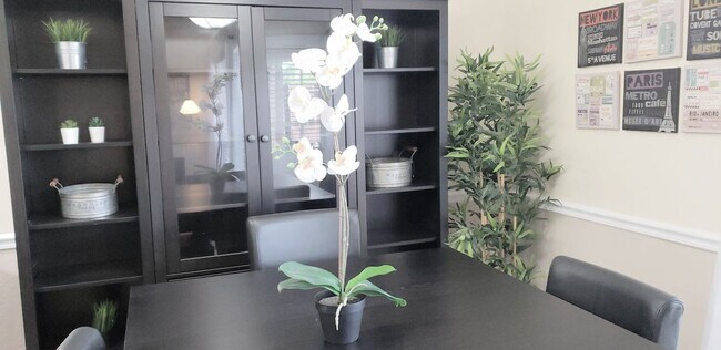 Building Photo - Beautiful  Furnished 1/1 condo x Rent  in Winter Park Next to Full Sail University !