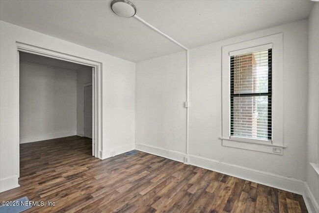 Building Photo - 1516 McDuff Ave S