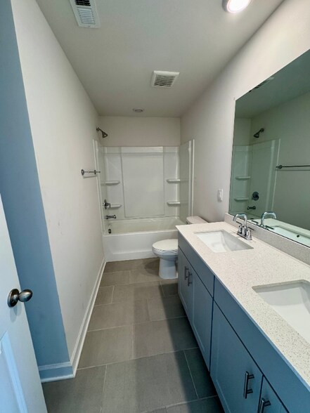 Building Photo - 4047 Armstrong Farm Dr