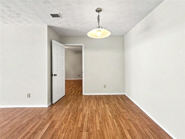 Building Photo - 1702 Country Park Dr