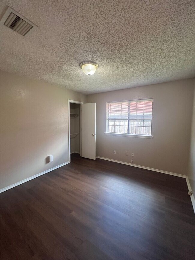 Building Photo - 11821 Garden Terrace Dr