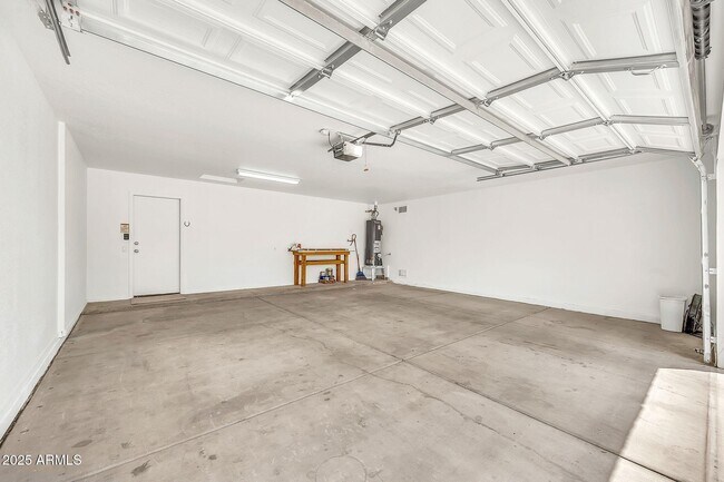 Building Photo - 3124 E Roveen Ave