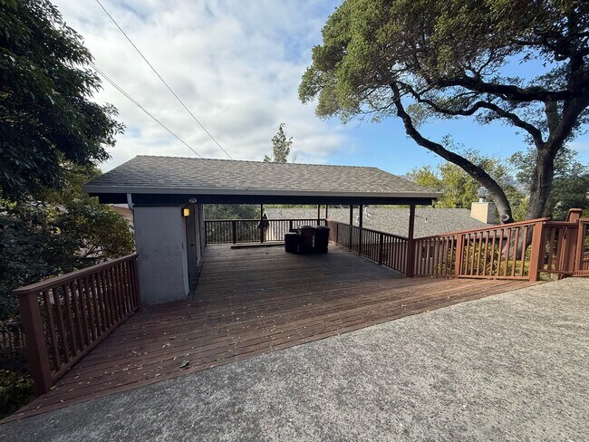 Building Photo - UNIQUE THREE BEDROOM TWO BATH MODERNIST MILL VALLEY HOME