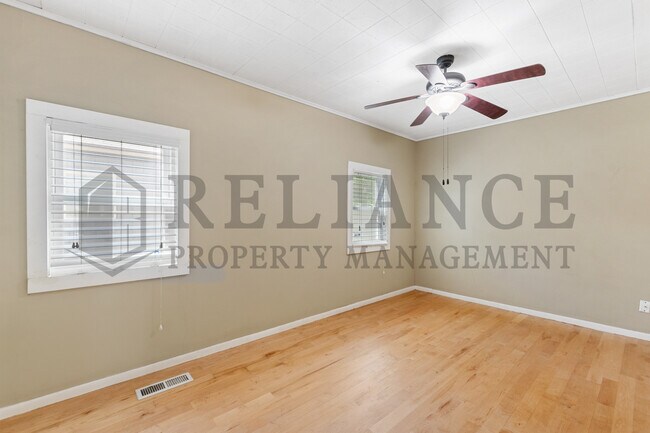 Building Photo - 5433 E Murdock St