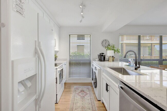 Building Photo - 334 Brackenwood Cir