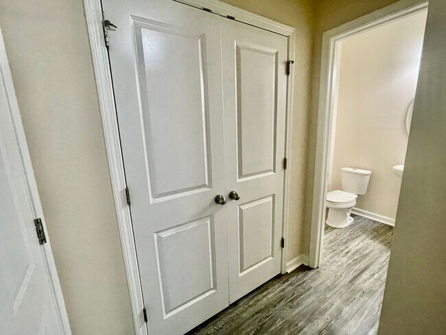 Building Photo - VillageCreek237