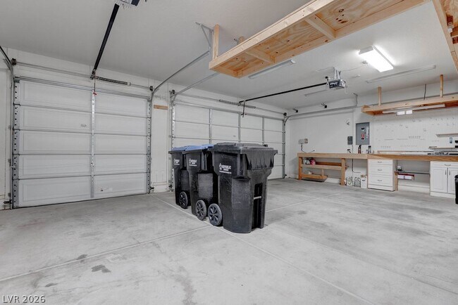 Building Photo - 2589 Chateau Clermont St