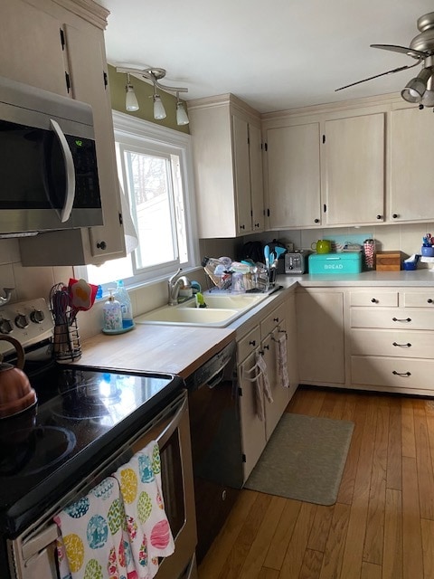 Building Photo - 3 Roosevelt Ave