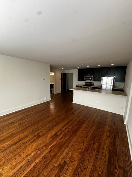 Building Photo - 1039 N Cass St