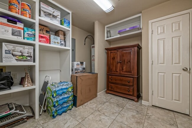 Building Photo - Spacious Townhome in Midway ISD