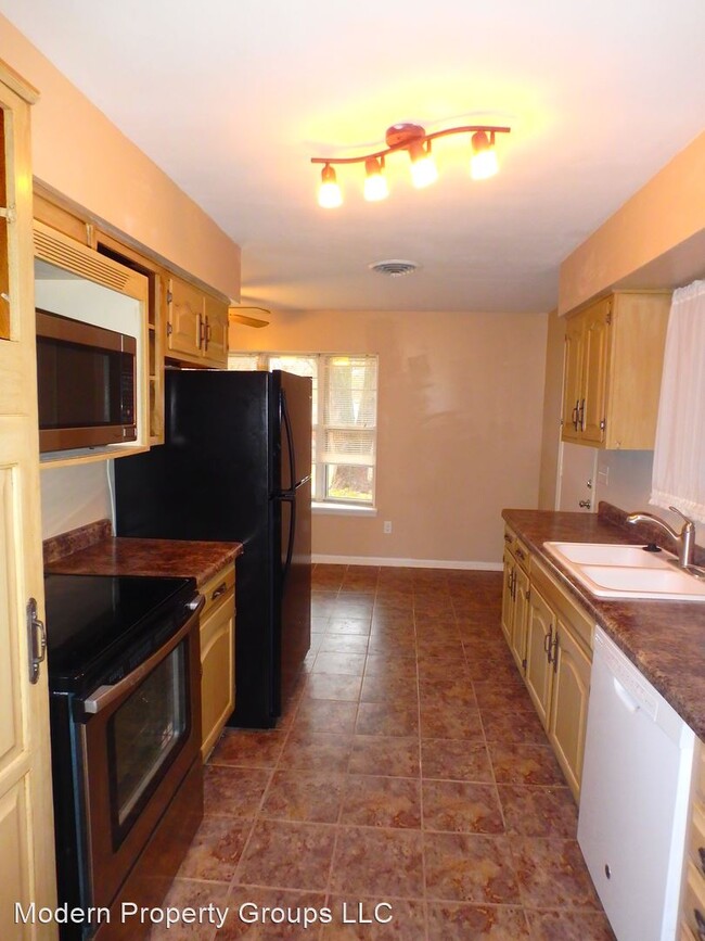 Building Photo - 4 br, 3.5 bath House - 3306 Martha Dr