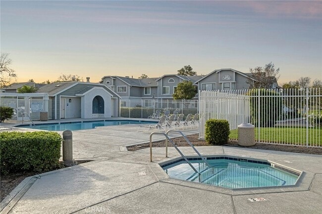 Building Photo - 127 Huntington