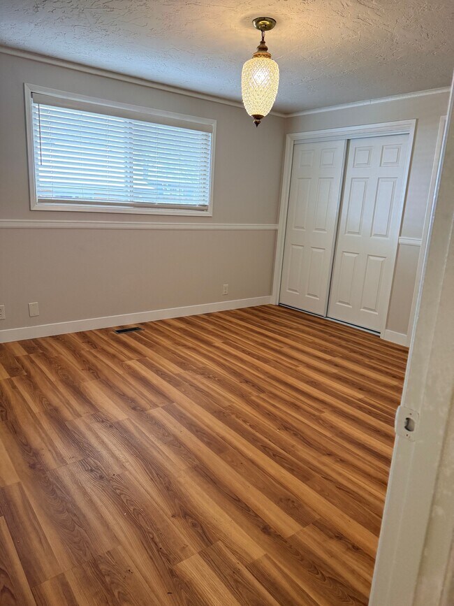 Building Photo - 200 Oregon Terrace