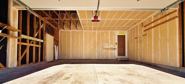 Building Photo - Fantastic 4 Bed 3 Bath 2 Car Garage Home in Aurora Highlands! NEW Carpet! NEW Paint! NEW Bathroom...