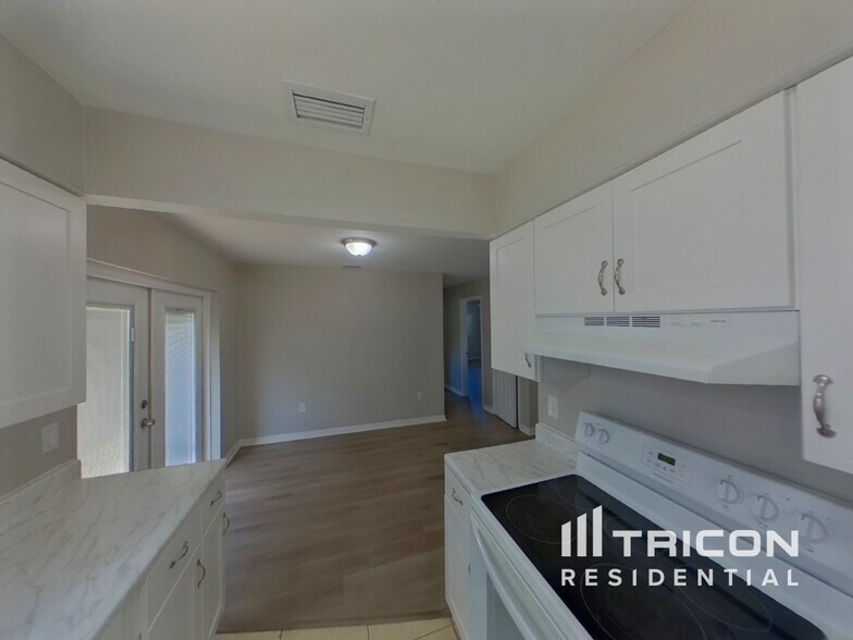 Building Photo - 4000 Berkshire Dr