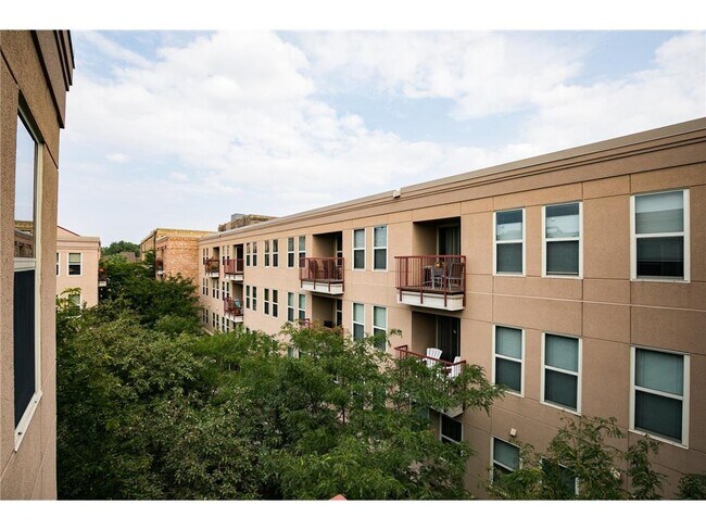 Building Photo - 680 N 2nd St