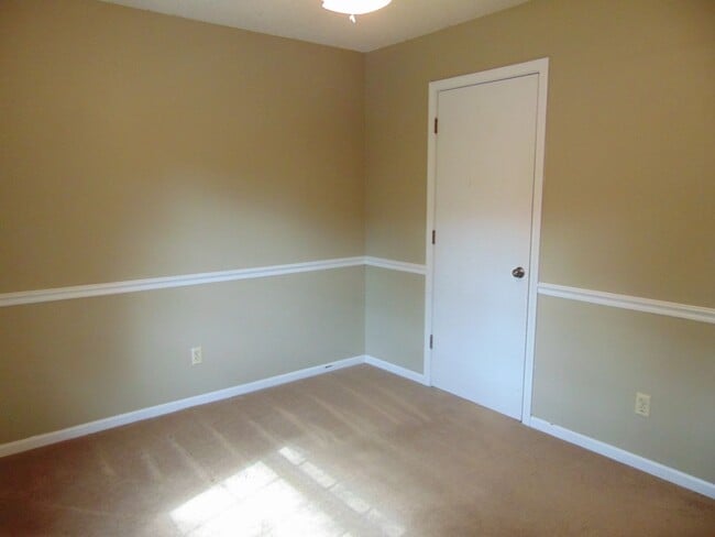Building Photo - Inviting 3 Bed 2 Bath House