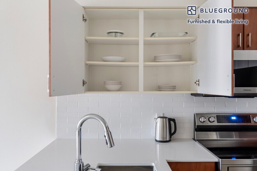 Building Photo - 11000 NE 10th St